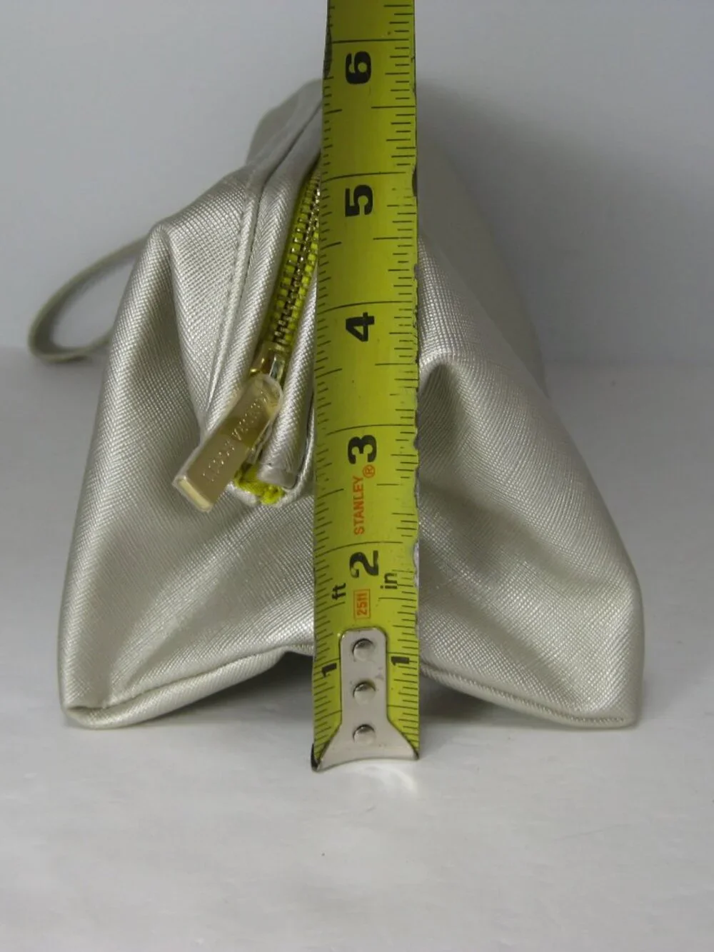 KENDRA SCOTT Make Up Cosmetics Zip Bag Dopp Pouch Silver Gold NWT